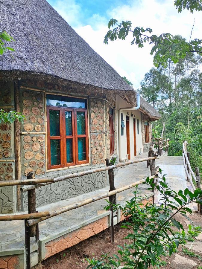 Chimpanzee Capital Safari Lodge Bigodi Экстерьер фото