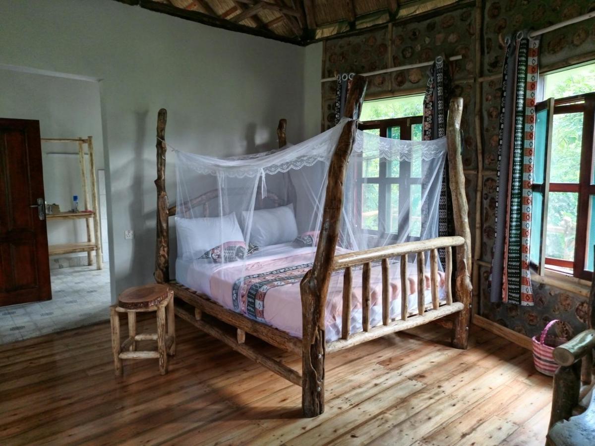 Chimpanzee Capital Safari Lodge Bigodi Экстерьер фото