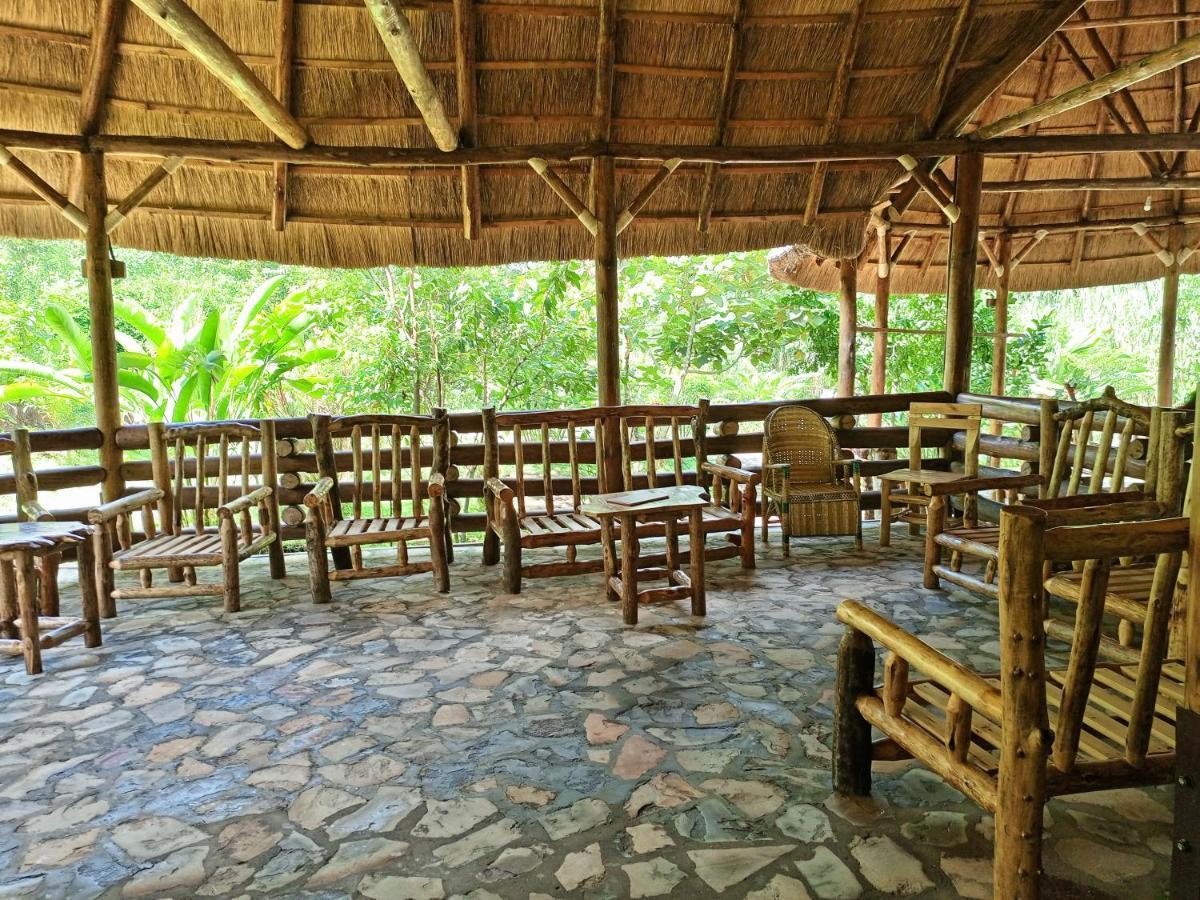Chimpanzee Capital Safari Lodge Bigodi Экстерьер фото