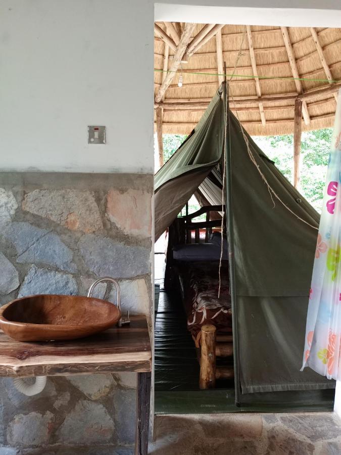 Chimpanzee Capital Safari Lodge Bigodi Экстерьер фото