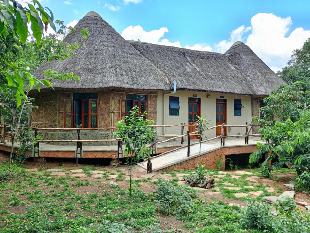 Chimpanzee Capital Safari Lodge Bigodi Экстерьер фото